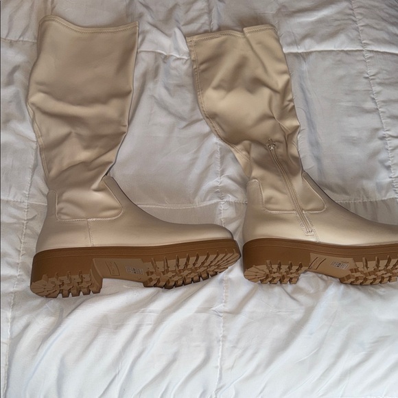 Dirty Laundry Cream Woman’s Soft PU Boots Size 11 NIB - Picture 1 of 7